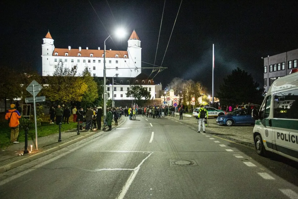 You are currently viewing Chodkyňa narazila do auta: Žena skončila v nemocnici