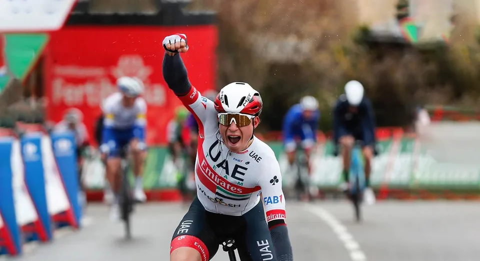 Read more about the article Cyklistika-Vuelta: Philipsen triumfoval v 15. etape, Rogič naďalej na čele