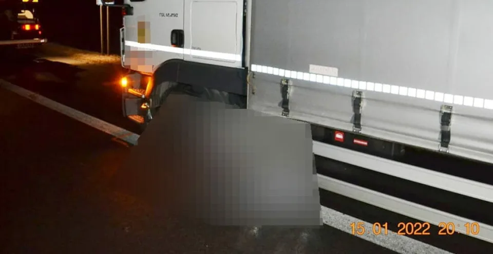 Read more about the article FOTO Chodca (†29) v Košiciach zachytil náves, potom ho prešla súprava nákladiaku!