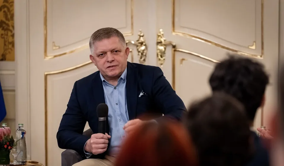 Read more about the article Mladí ľudia potrebujú pravdu, nie ilúzie. Fico debatoval so študentmi na Úrade vlády aj o budúcnosti Európy