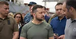 Volodymyr Zelenskyj (uprostred) v prístave Čornomorsk.