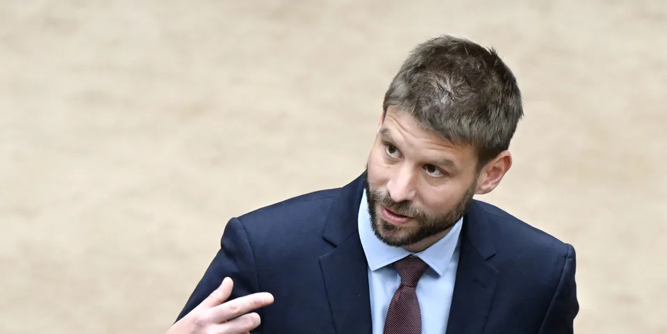 Read more about the article Šimečkovi sa smejú už aj vlastní! Ja mám doktorát.. Jaurová pukla od smiechu 