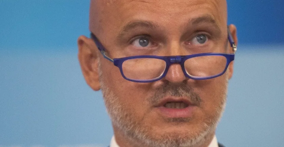You are currently viewing Ostrá výmena názorov exministra s ministrom! V TOMTO sa Gröhling a Horecký nezhodujú!