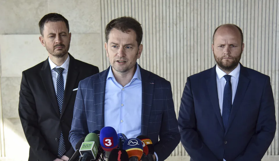 Read more about the article KOMENTÁR Naď a Heger ako Spejbl a Hurvínek a Demokrati ako slabší odvar Matovičovho cirkusu