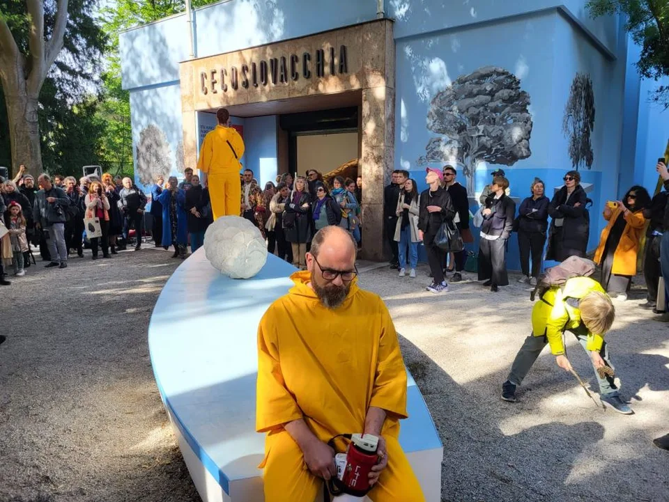 Read more about the article „Umelecká“ hanba: Slovenskú nekultúrnu „kultúru“ prezentovali progresívci na festivale v Benátkach