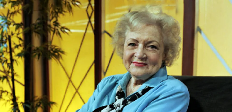 You are currently viewing Zomrela americká herečka Betty Whiteová, nedožila sa vysnívaných 100 rokov