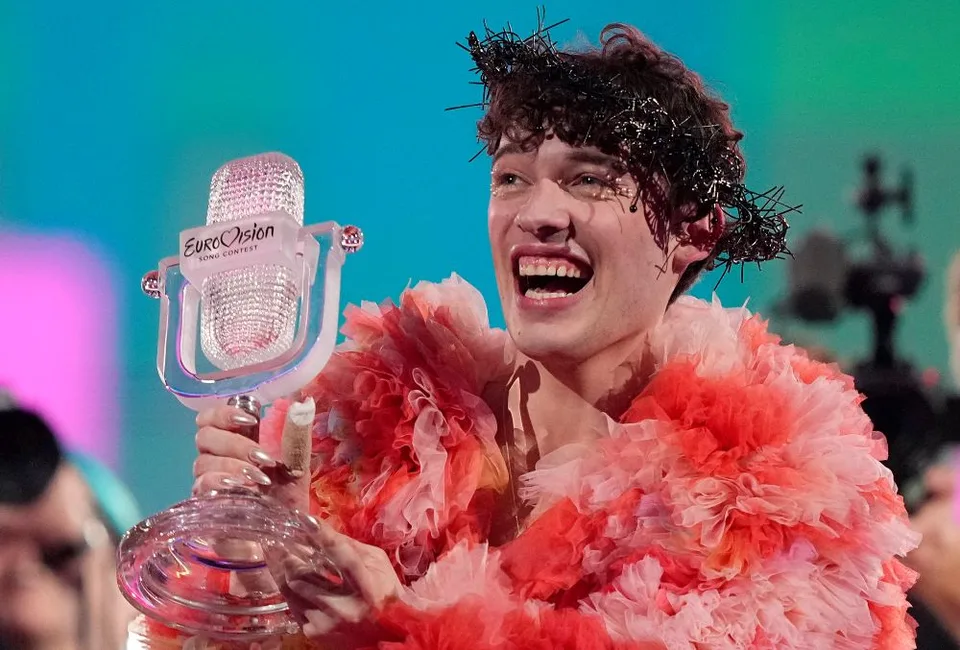 Read more about the article KOMENTÁR Šialené? Víťazom Eurovízie sa stal nebinárny švajčiarsky rapper Nemo
