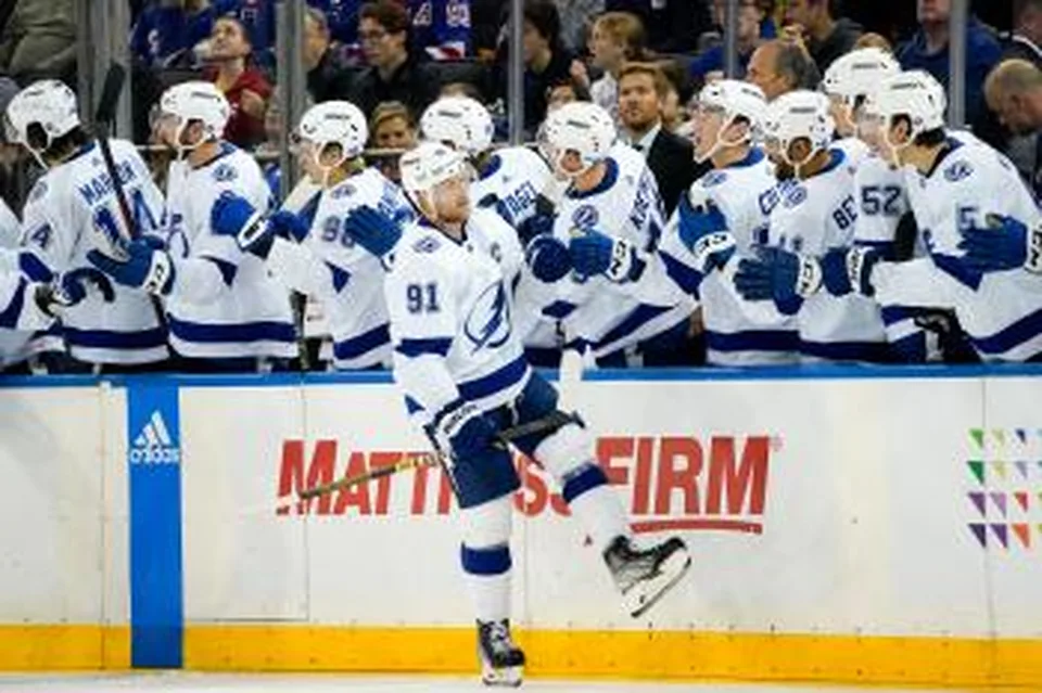 Read more about the article NHL: Rangers na úvod zdolali Tampu, Černák sa postaral o prvé vylúčenie