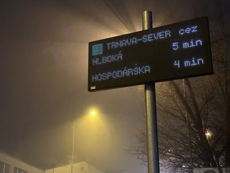 Read more about the article Vodičov v Trnave vítajú nové informačné tabule. Ponúkajú prehľad vyťaženosti hlavných ťahov