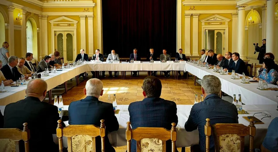 Read more about the article Milióny z nových eurofondov: Zlepšia školstvo, zmodernizujú obce a posilnia aj cezhraničnú spoluprácu