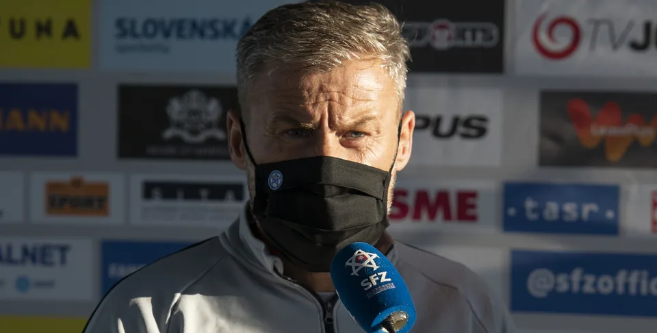 Read more about the article Postup cez Írov nestačí, Pavel Hapal končí na lavičke Slovenska