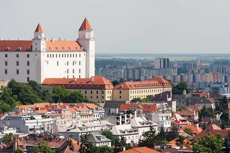 Read more about the article Pamiatky dnes budú svietiť na červeno a pripomenú si ľudí trpiacich pre vieru