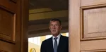 Na snímke český expremiér a predseda hnutia ANO Andrej Babiš vychádza zo súdnej siene