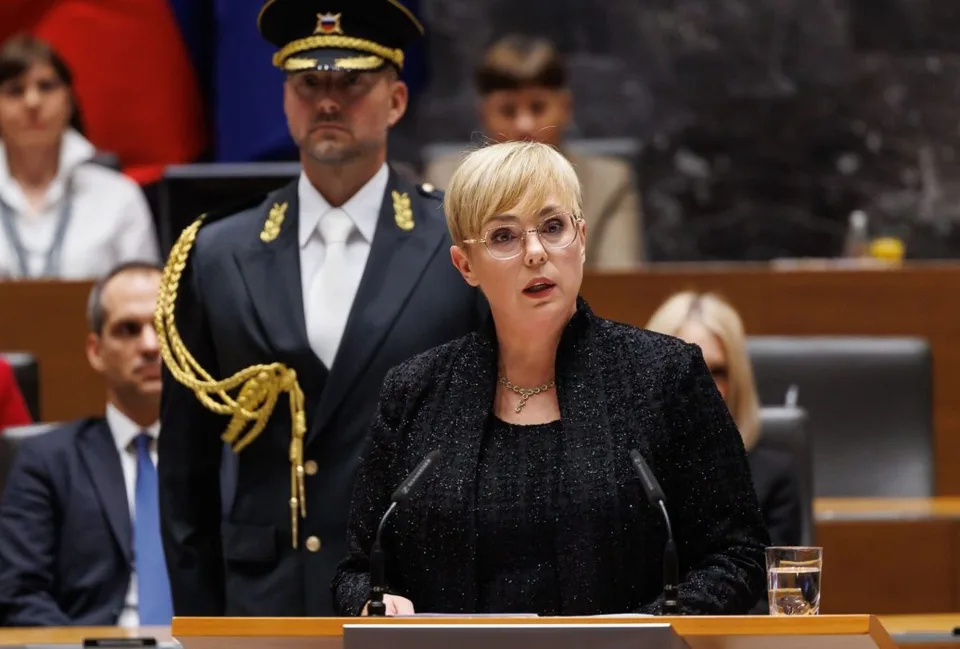 Read more about the article Slovinská prezidentka pricestuje na Slovensko: Stretne sa aj s vojakmi z Lešťa