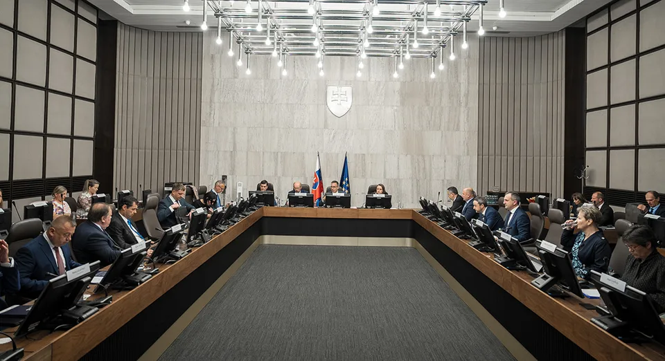 Read more about the article Zasadala Tripartita: Minister, zamestnávatelia a odborári prerokovali návrh zákona o minimálnej mzde