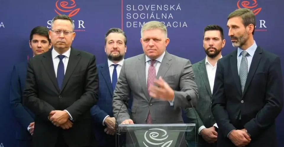 Read more about the article VIDEO Fico odmieta zbrane a cenzúru: Ak chce Naď bojovať, nech si dá revolver za opasok a ide!