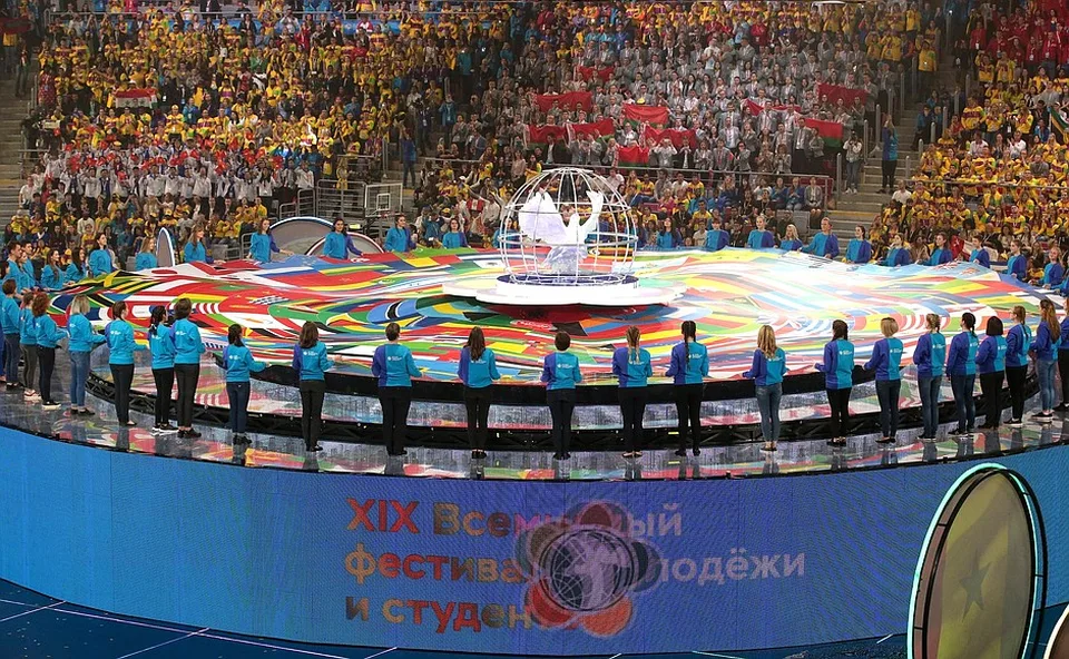 Read more about the article VIDEO Svetový festival mládeže v Ruskom Soči privítal tisíce mladých ľudí z celého sveta. Dokonca aj Američanov a Slovákov!