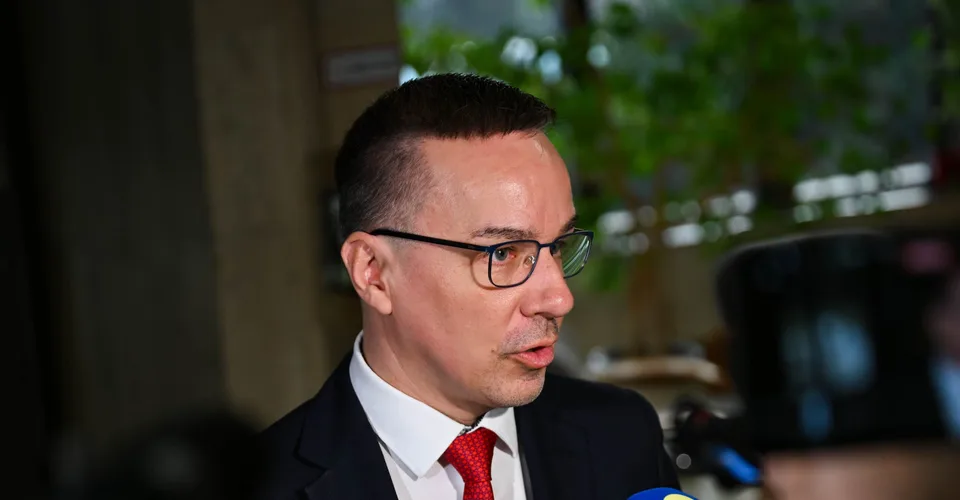 Read more about the article Minister Tomáš pritvrdzuje pri ďalších druhoch sociálnych dávok. Na mušku si zobral školskú dochádzku aj cudzincov