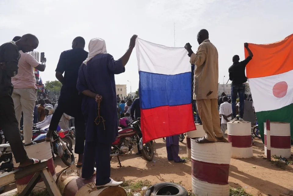 Read more about the article Strojcovia prevratu v Nigeri: Ak sa do nás západoafrické krajiny a Západ neprestanú starať, dopadne to zle!