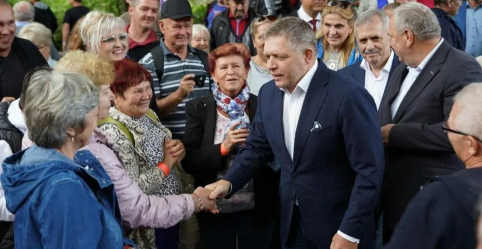 Read more about the article V Bratislave už zasahovala polícia! Fica takto vítali v Košiciach, ľudia riešili, že nepotrebuje ochranku