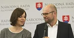Vpravo Richard Sulík (SaS) vľavo Veronika Remišová (Za ľudí).