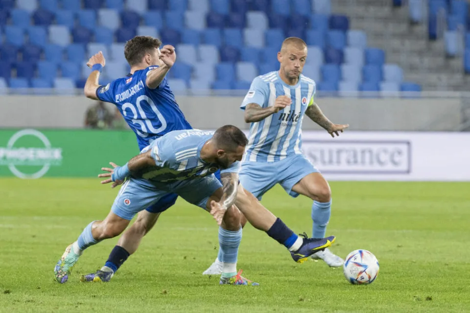 Read more about the article Slovan sa pripravuje na zápas s Ferencvárosom: Belasí chcú predísť udalostiam z 1992