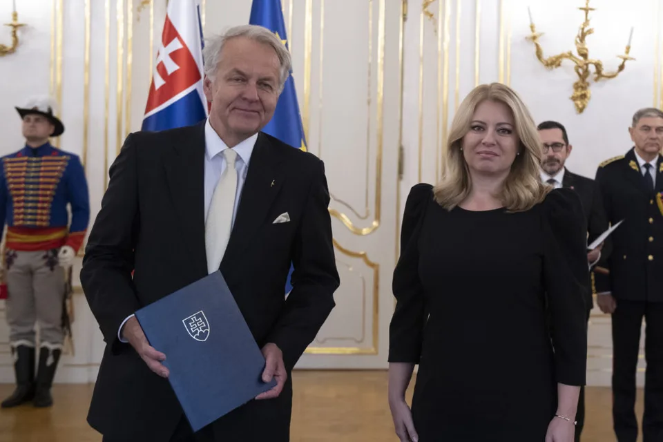 Read more about the article Prezidentka odovzdala poverovacie listiny trom novým veľvyslancom. Jeden bude pôsobiť v Číne