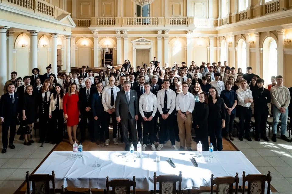 Read more about the article Študenti otvorili veľké témy, premiér v Komárne vyzdvihol aj prácu učiteľov