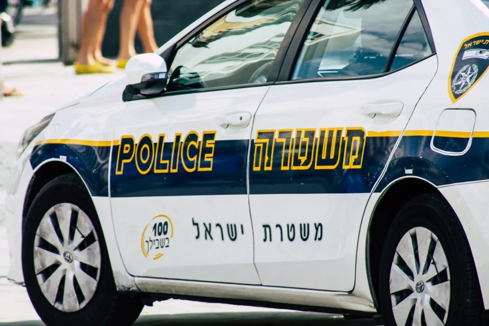 Read more about the article V Izraeli sa začal tretí lockdown, v uliciach hliadkujú tisíce policajtov