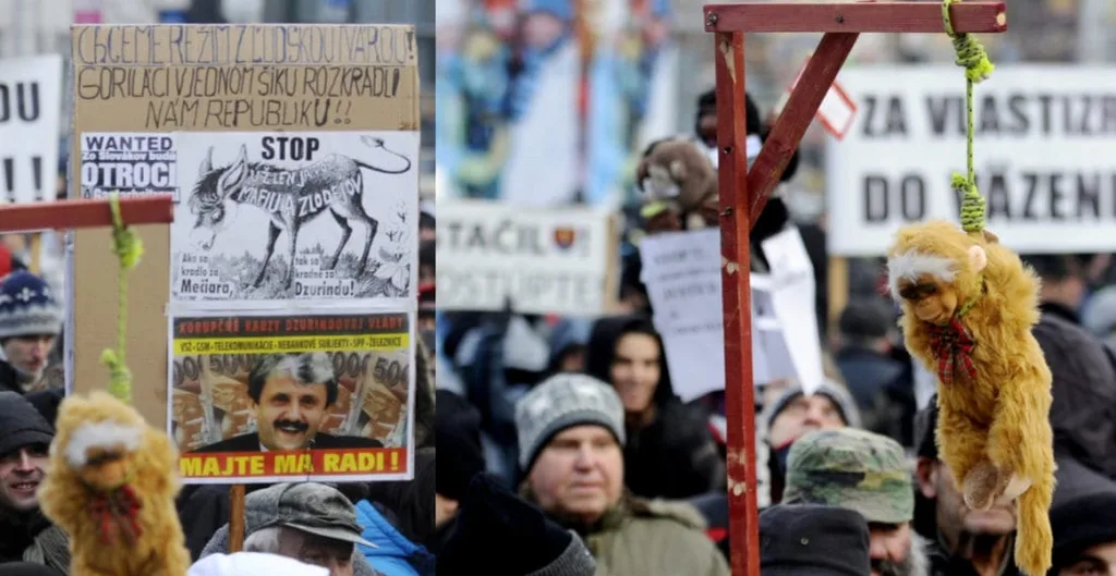 Na kombosnímke atmosféra z protestu Gorila dva na Námestí SNP 3. februára 2012 v Bratislave