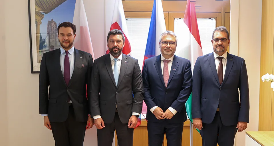 Read more about the article Takáč v Bruseli: Silnejšia V4, podpora živočíšnej výroby a rýchlejšia pomoc farmárom sú kľúčom k odolnému poľnohospodárstvu