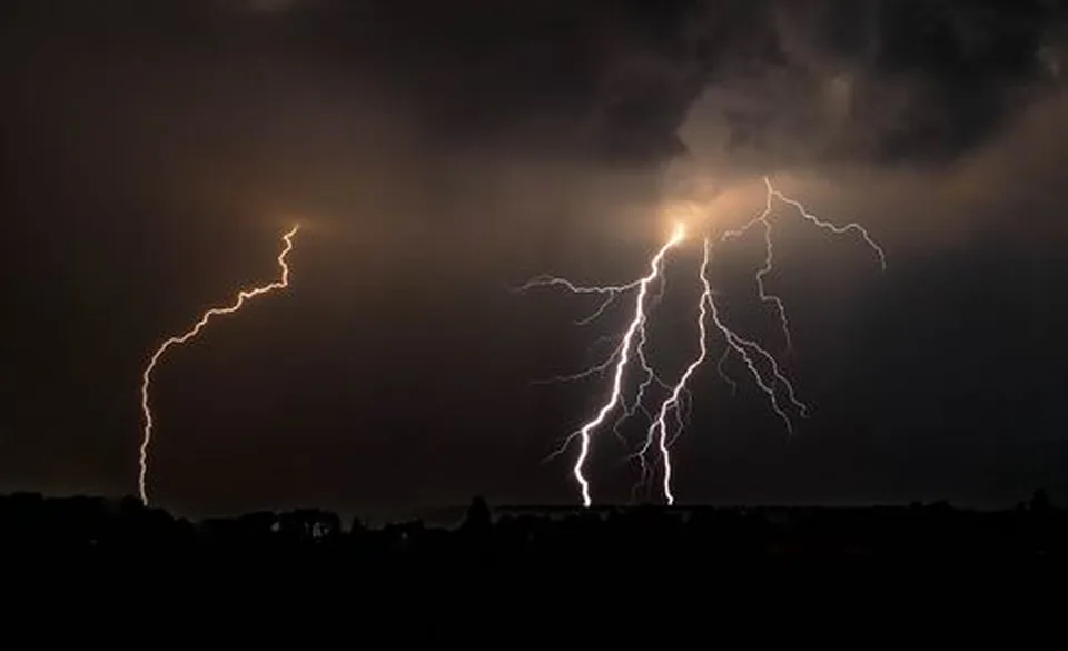 Read more about the article Meteorológovia varujú pred búrkami a lejakmi: Výstrahy platia najmä v TÝCHTO okresoch