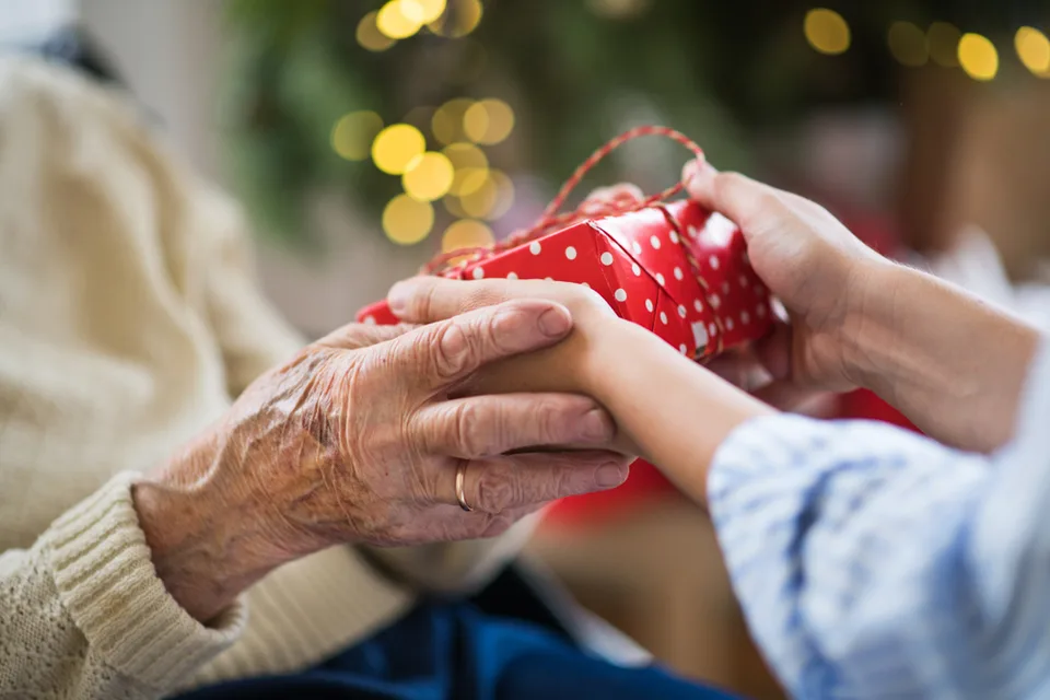 Read more about the article Mesto Handlová sa aj tento rok zapája do projektu obdarovania seniorov