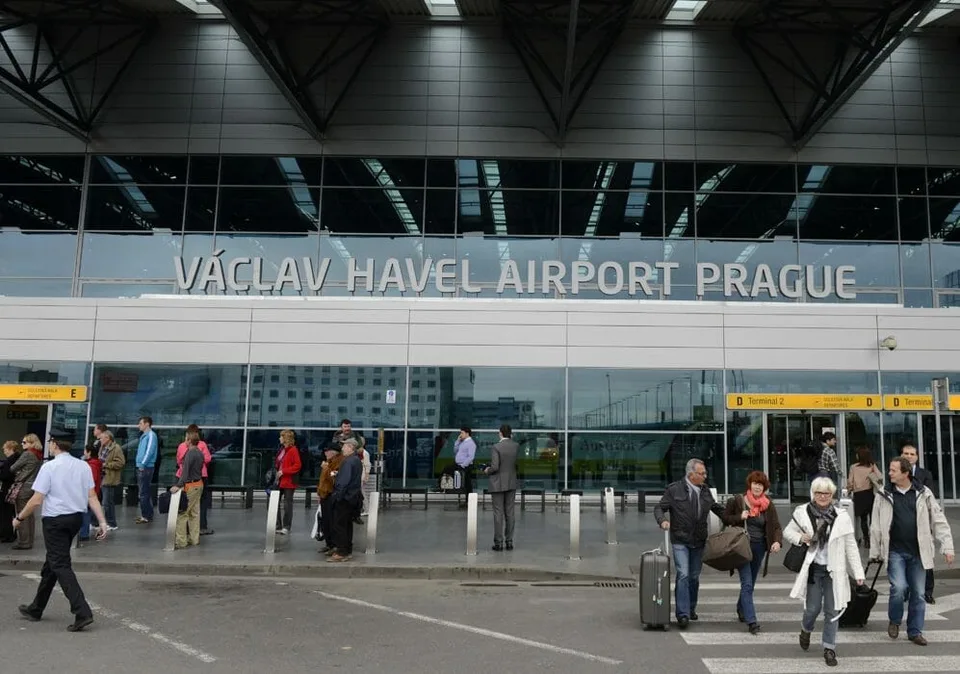 Read more about the article Poplach na pražskom letisku: Anonym tam nahlásil blížiace sa drony!