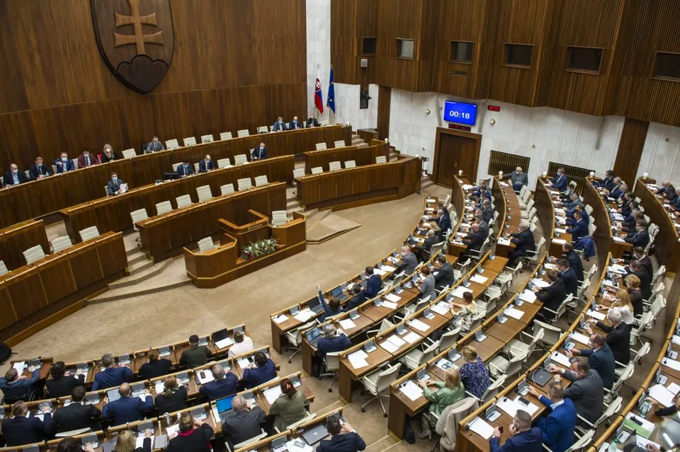 Read more about the article VIDEO S Ficom a fašistami zvolili niekoho iného! Nie všetci koaličníci Žilinku “berú”. Tu sú reakcie
