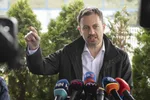 Eduard Heger (OĽANO) počas tlačovky na bratislavskom letisku bezprostredne po návrate z Kyjeva.