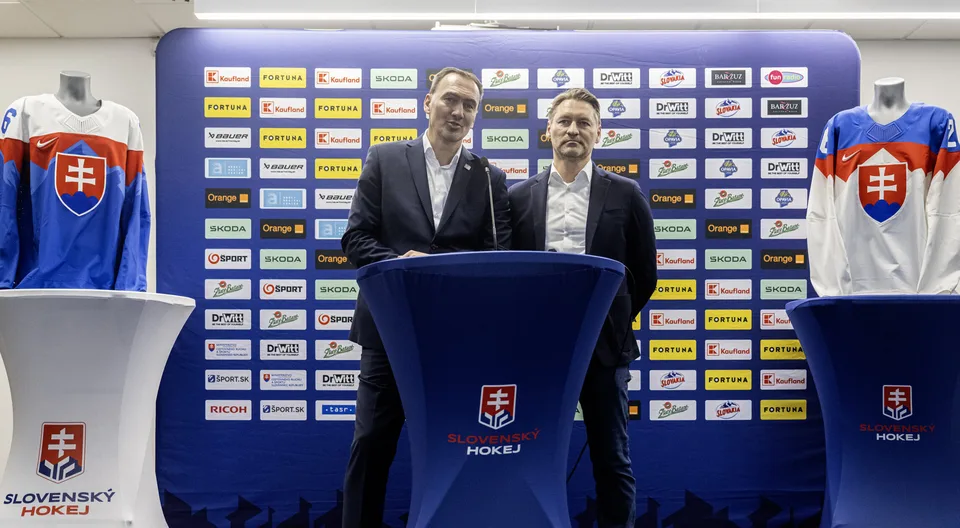 Read more about the article VIDEO Novinár Denníka N sa pustil do Šatana kvôli hráčom z KHL, šéf slovenského hokeja ho rýchlo uzemnil