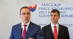 Minister práce Erik Tomáš, vpravo štátny tajomník Branislav Ondruš