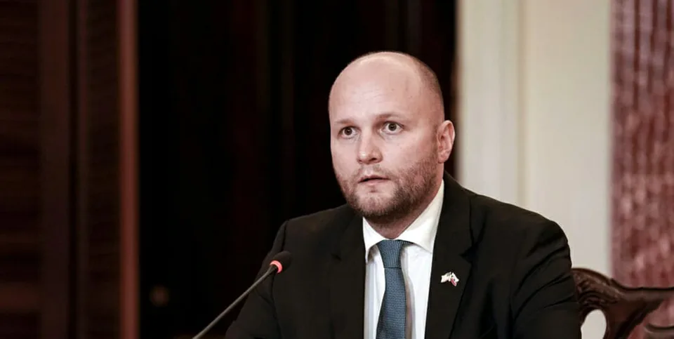 Read more about the article VIDEO Michelko: Zúfalec a konšpirátor Naď prerazil dno, smeje sa z neho už aj mainstream!