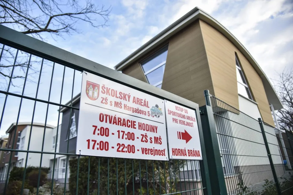 Read more about the article Bratislava: V Záhorskej Bystrici otvoria po testovaní aj triedy na II. stupni