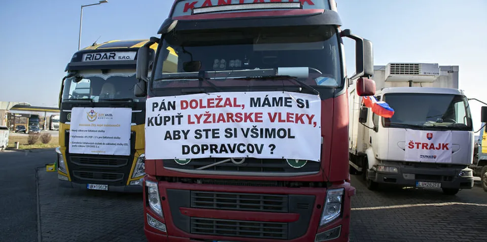 Read more about the article VEĽKÁ GALÉRIA Autodopravcovia štrajkujú v Bratislave. Vláda dostala ultimátum!