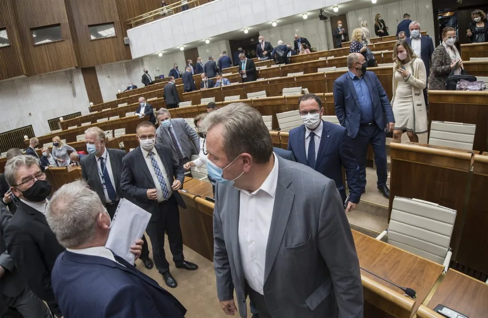 Read more about the article Poslanci zvolili nových členov Rady pre vysielanie a retransmisiu