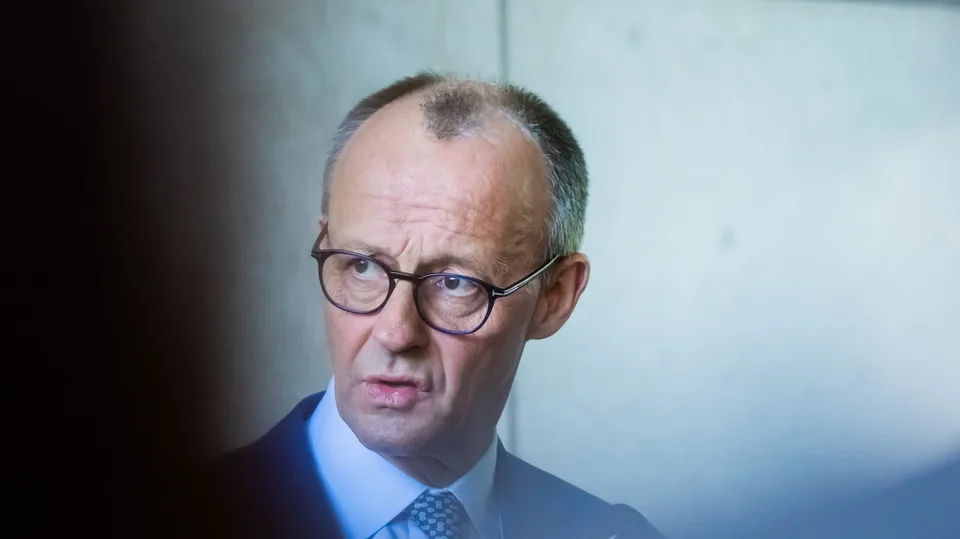 Read more about the article Merz začal veľké upratovanie vo vláde: Politický škandál v Nemecku spustil veľké personálne zmeny
