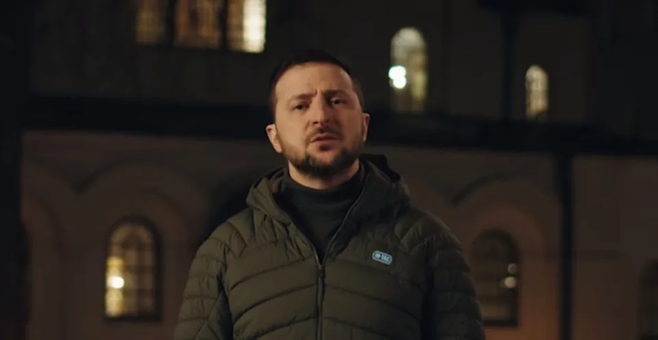 Read more about the article VIDEO Zelenskyj emotívne: Ak nebude kúrenie, zahrejeme sa pevným objatím!