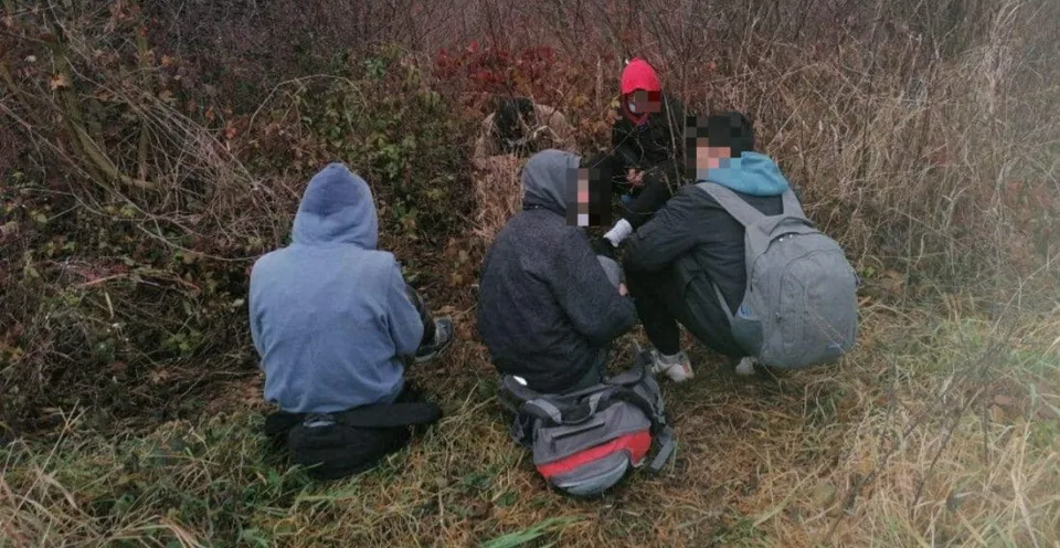 Read more about the article FOTO Pri Beluši dolapili migrantov! Afganci ušli z kamióna, oznámenie o úmrtí sa nepotvrdilo
