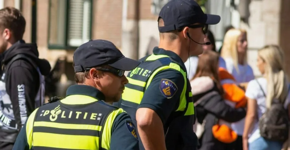 Read more about the article Rukojemnícka dráma v Amsterdame! Ozbrojený muž vtrhol do predajne. Obchod obkľúčili špeciálne jednotky