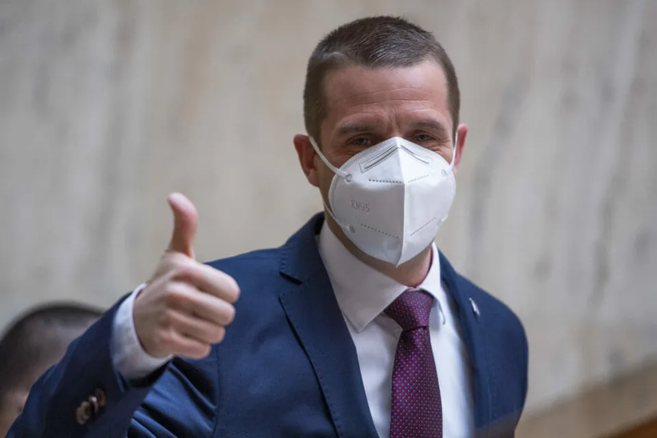 Read more about the article Klus: Nemôže to byť len o vakcínach, ale aj o spoločnom testovaní