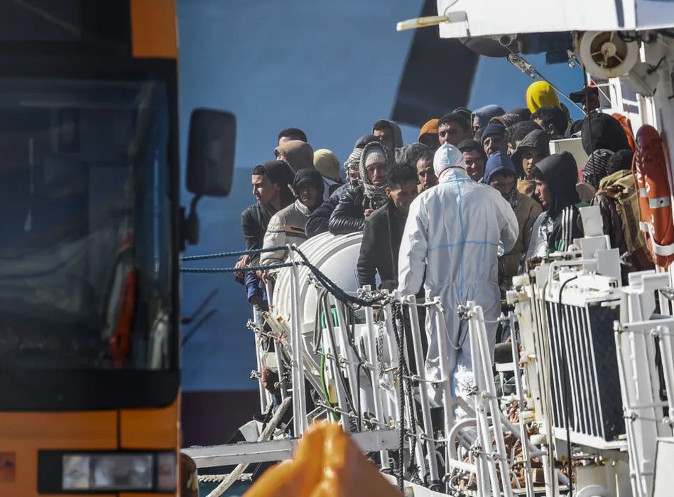 Read more about the article V Taliansku zachránili na mori zhruba 120 migrantov. Boli medzi nimi aj osamotené deti