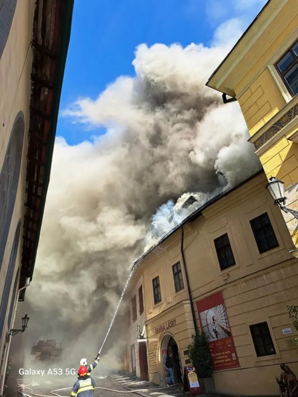 Read more about the article Nebezpečné hodnoty v ovzduší v dôsledku požiaru v Banskej Štiavnici nenamerali