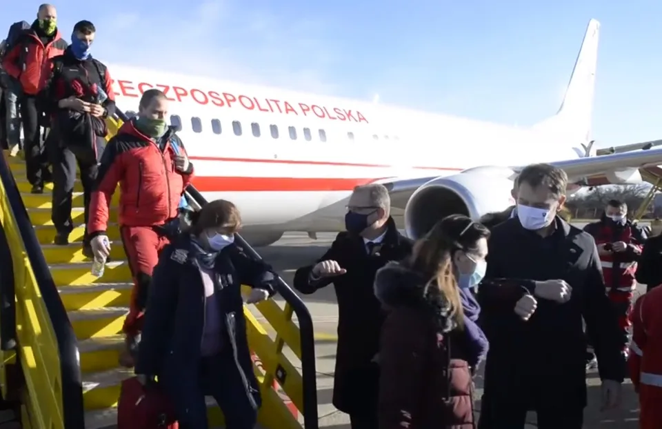Read more about the article VIDEO Prišla pomoc! Na Slovensko pricestovali poľskí zdravotníci, takto ich privítal Matovič